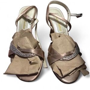 Elegant Women's Sandals with Rhinestone Detail